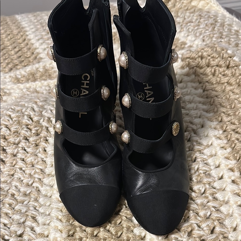 Chanel faux pearl women’s short boots 36.5